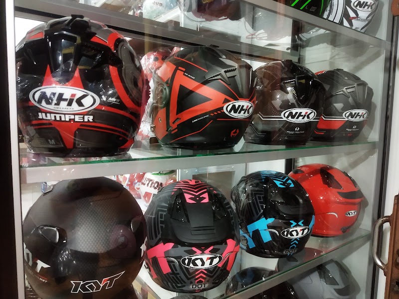 Toko Helm di Solok Selatan