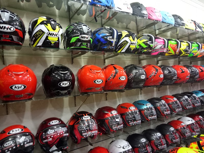 Toko Helm di Surabaya