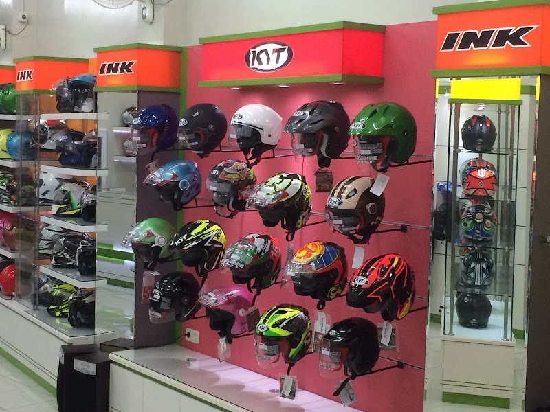 Toko Helm di Surabaya