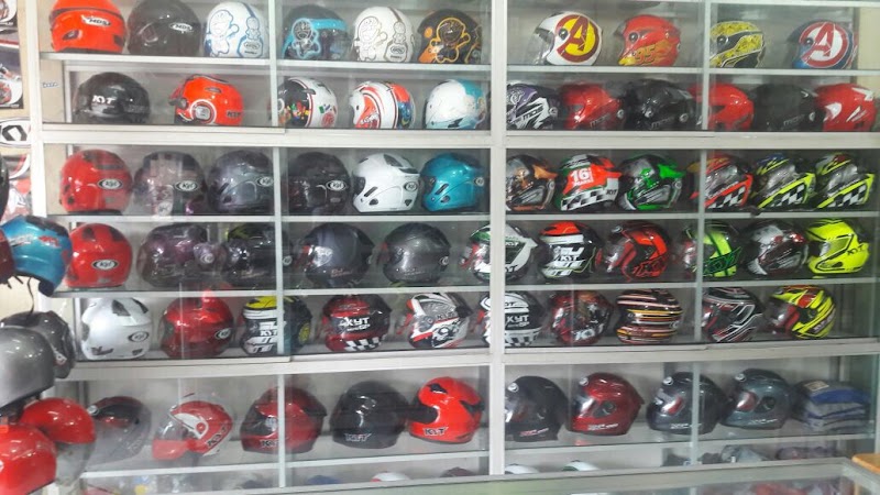 Toko Helm di Tangerang