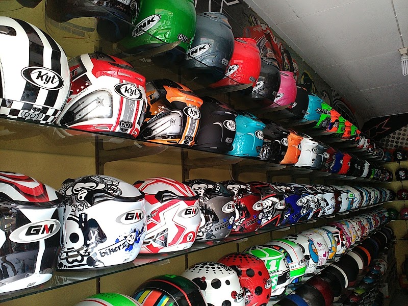 Toko Helm di Tangerang