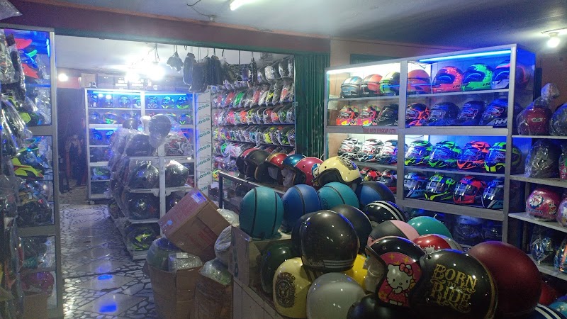 Toko Helm di Tangerang Selatan