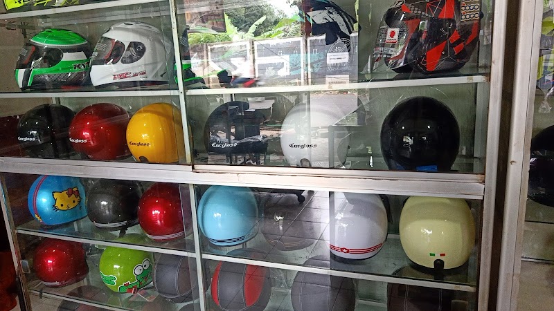 Toko Helm di Tangerang Selatan