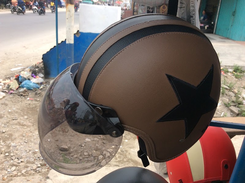 Toko Helm di Tebing Tinggi