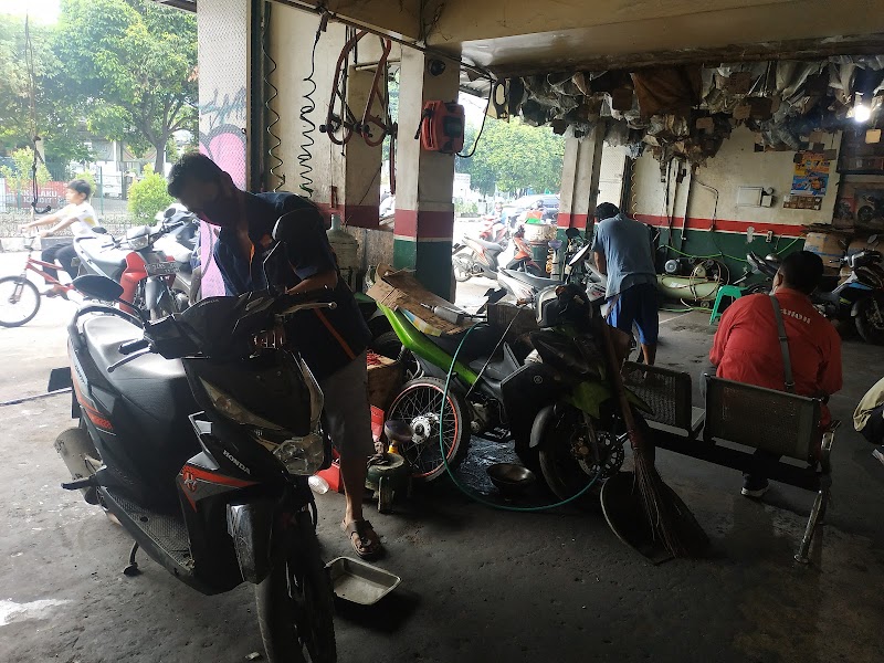 Bengkel motor terbaik di Kota Depok