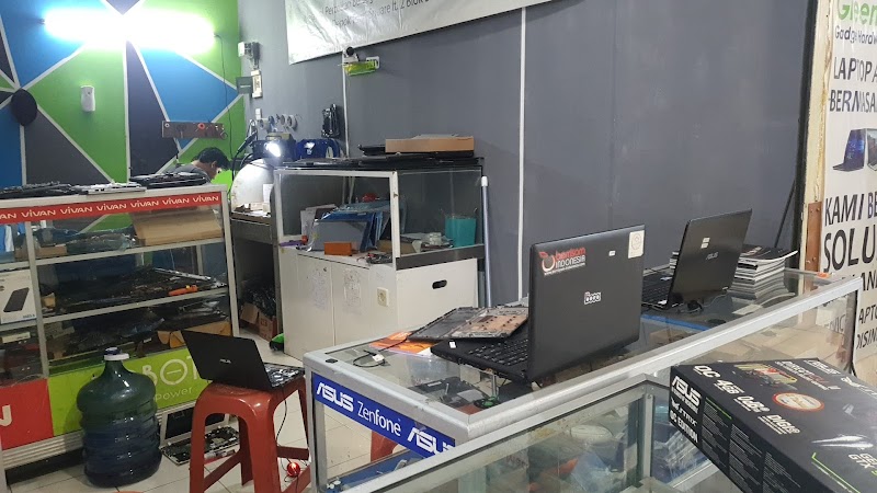 Service Laptop (1) terbaik di Kota Depok