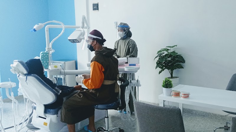 B Fresh Dokter Gigi Klampis Surabaya in Sukolilo