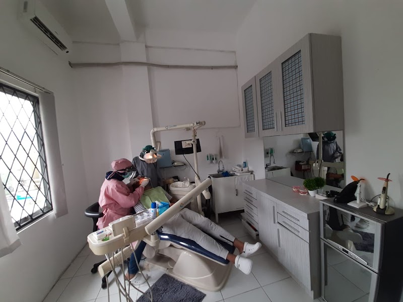 Dokter Gigi / Dentist / LDC (Lombok Dental Care) in Kota Mataram