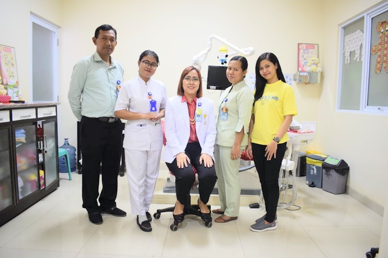 Dokter Gigi Spesialis Gigi Anak/drg.Maria MDSc,Sp.KGA/Dokter Gigi Pedodontis in Kota Metro