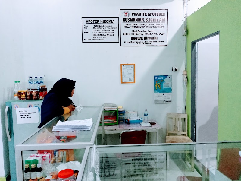 Dokter Kulit dan Kelamin dr. Rachma Olfiyanti Maksud, Sp.KK, M.Kes in Kota Gorontalo