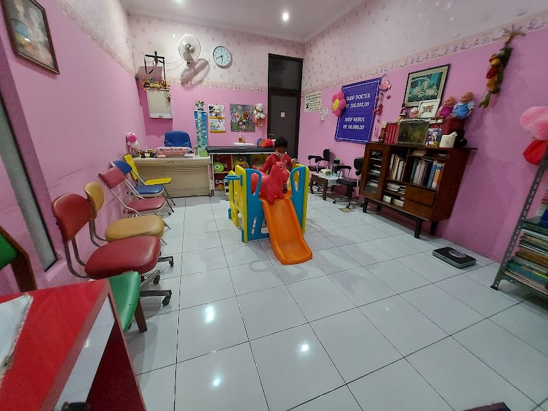 Dr. N. Erica Jahja, SpA - SPESIALIS ANAK in Krembangan