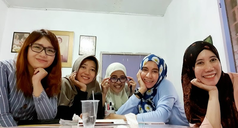 ENGLISH SOLUTION - KURSUS BAHASA INGGRIS SURABAYA in Tegal Sari