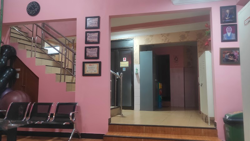 Klinik Bersalin Anny Rahardjo in Pasar Rebo