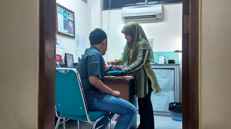 Klinik Fakhira Asem Baris in Tebet