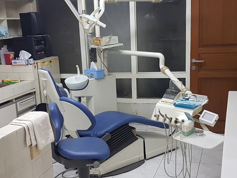 Klinik Gigi Drg. Gunawan Atmadja in Jatinegara