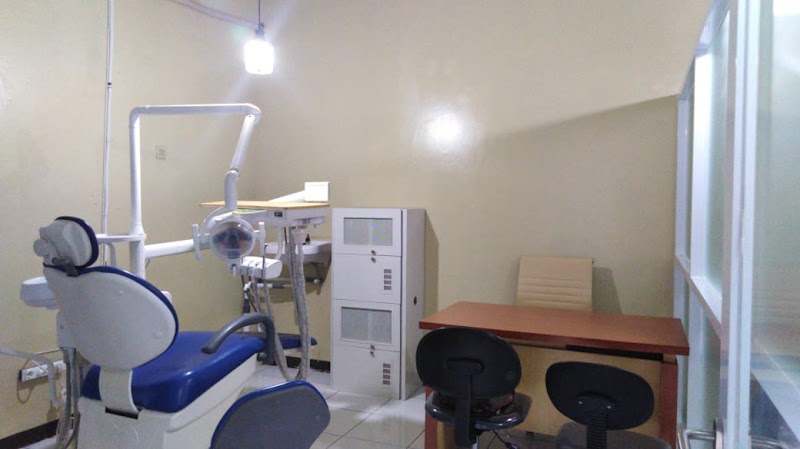 Klinik Gigi Family Dental Care Cibeureum in Andir
