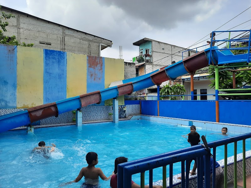 Kolam renang anak in Taman Sari