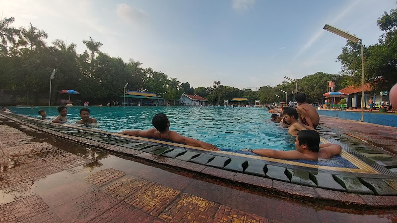 Kolam Renang Halim Perdanakusumah in Makasar