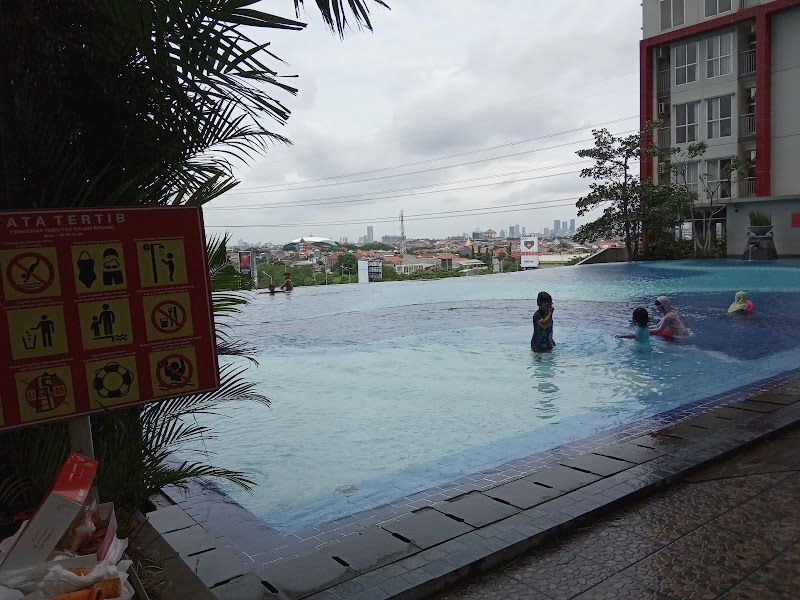 Kolam renang hotel gunawangsa in Jambangan