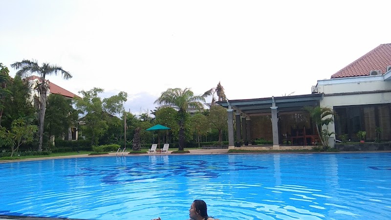 Kolam renang hotel gunawangsa in Jambangan