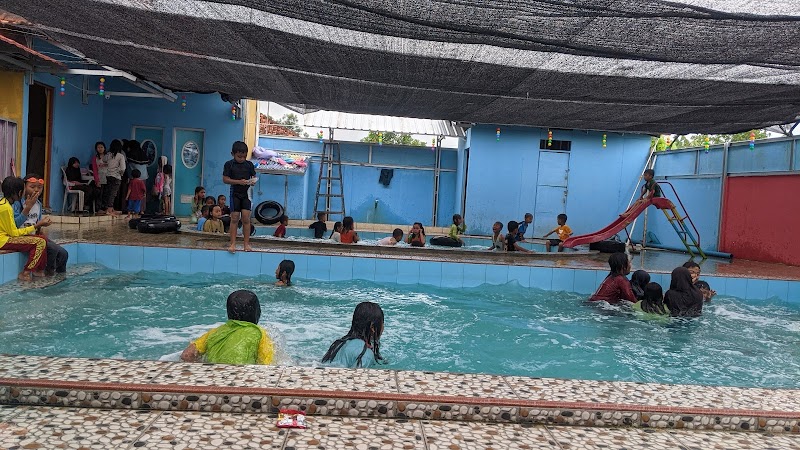 Kolam Renang Juna Ciklenteng in Kab. Brebes