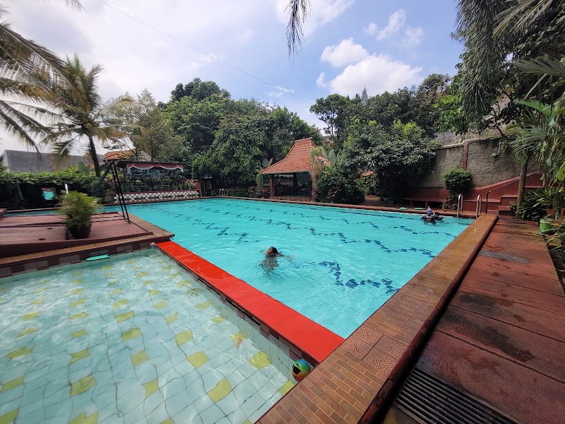 Kolam Renang Kampoeng in Mandalajati