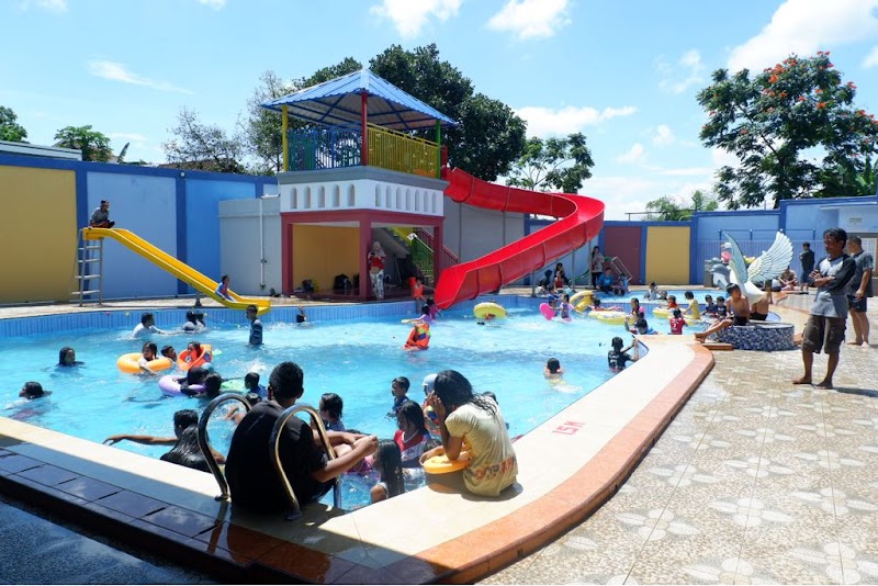 Kolam Renang Kampoeng in Mandalajati