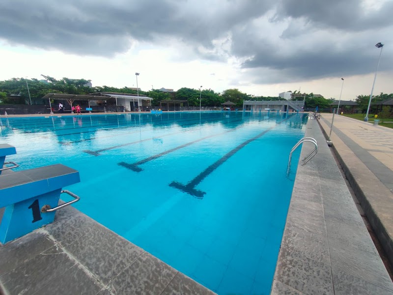 Kolam Renang Primavera in Karang Pilang