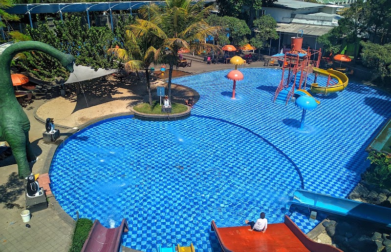 Kolam Renang Siliwangi in Bandung Wetan