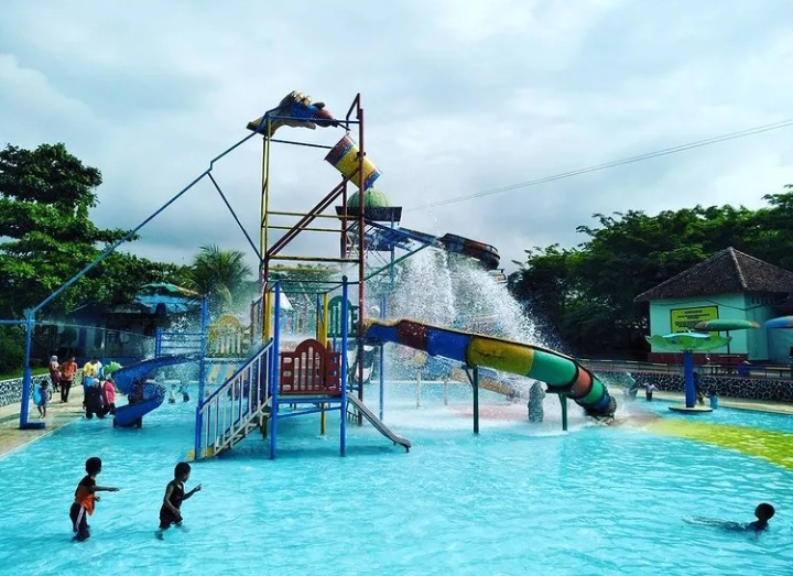 KOLAM RENANG TIRTA BUANA in Kab. Cilacap