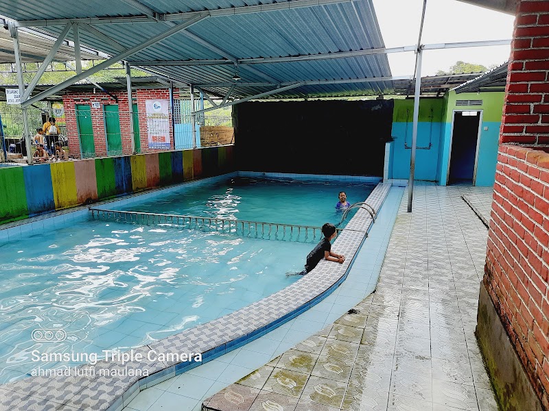 Kolam Renang Tirta Indah in Kota Kediri