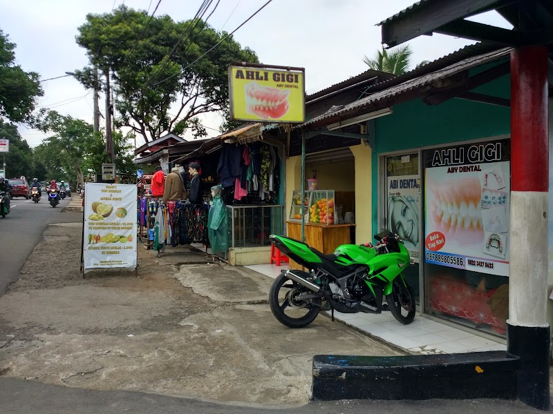 PRAKTEK DOKTER GIGI HERRA KAMPUNG KANDANG in Jagakarsa