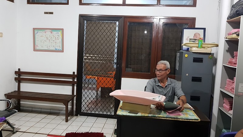 Praktek Dokter Nurhayati in Cakung