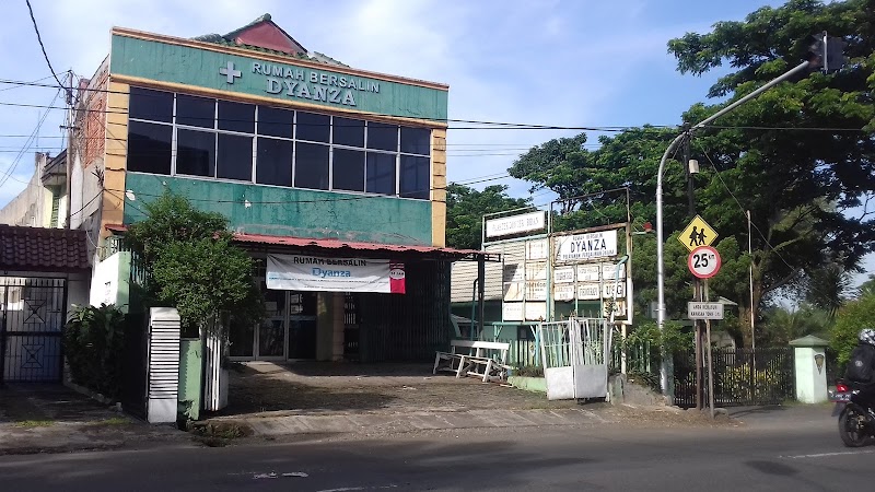 Rumah Bersalin Dyanza in Tanah Sareal