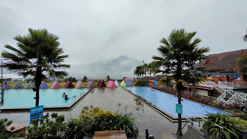 Teratai Swimming Pool Kusuma Agrowisata Hotel in Kota Batu