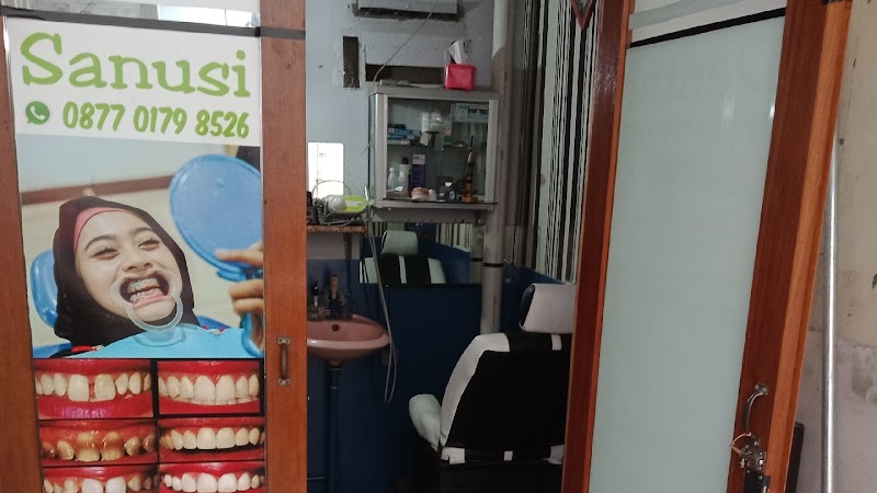 Tukang Gigi Uki dentalis in Kebon Jeruk