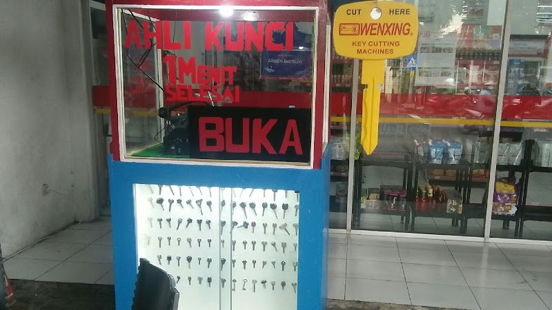 Ahli kunci remot mobil panggilan in Bulak