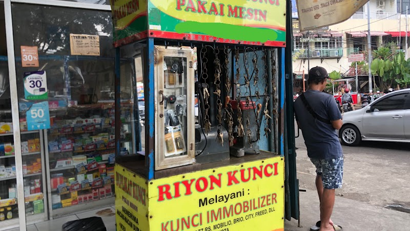 Riyon Ahli Kunci in Cipondoh